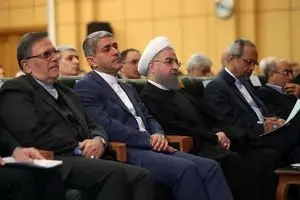 نمره مردودی ۱۲۱ اقتصاددان و فعال اقتصادی به عملکرد اقتصادی دولت روحانی