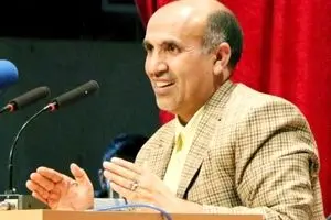 اقتصاددان حامی دولت: من نامه حمایت از روحانی را امضا نکردم/ وصل شدن یارانه در شب انتخابات مانند دادن سیب زمینی در زمان احمدی‌نژاد است