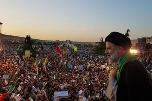 آقای روحانی اگر لب به سخن بگشایم کسی حریفم نیست/ در دولت از قالیباف استفاده خواهیم کرد/ می‌توانیم چهره فقر و بیکاری را از جامعه بزداییم