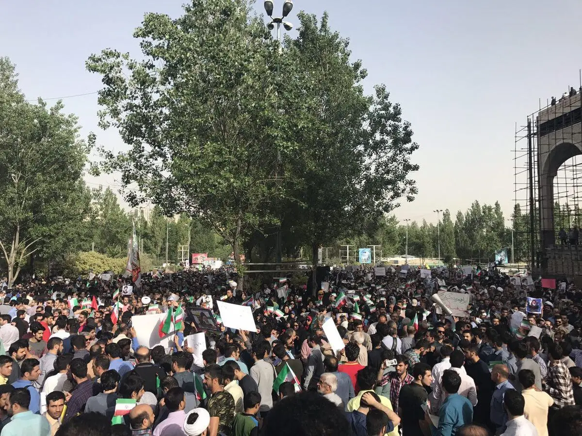 اجتماع عظیم حامیان رئیسی در میدان شهداء مشهد برگزار می‌شود