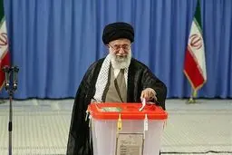 رهبر معظم انقلاب آرای خود را به صندوق انداختند