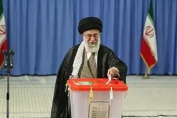 رهبر معظم انقلاب آرای خود را به صندوق انداختند