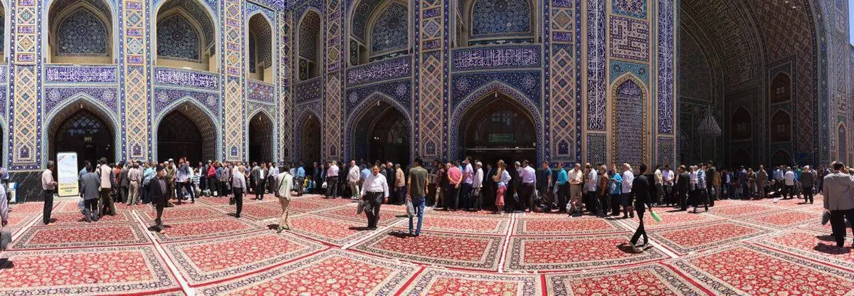 به غیر از مسئولین شعبه و نماینده نامزدها فرد دیگری حق حضور در شعبه را ندارد