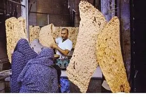 سنگک دو رو کنجد ۱۵۰۰ تومان شد!/ سنگک دو رو کنجد آزادپز ۲۰۰۰ تومان