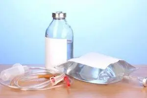 علت عرضه سرم‌های هندی در داروخانه‌های کشور/ واردات سرم از نیمه دوم سال ۹۵ متوقف شده است