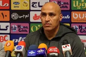 با هیچ بازیکنی برای حضور در استقلال صحبت نکردم/ دو جای خالی داریم و صحبت با ۲۰ بازیکن نادرست است