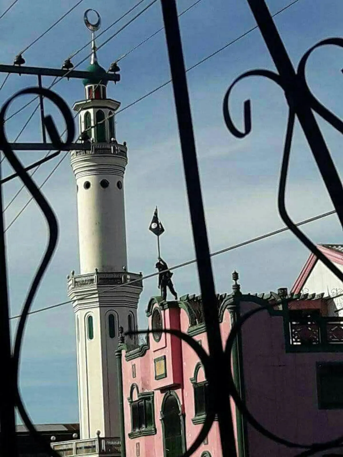 داعش یکی از شهرهای فیلیپین را اشغال کرد + عکس و فیلم