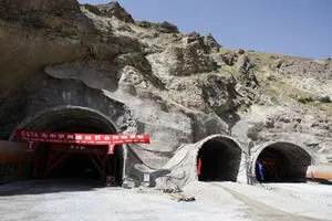 وزارت راه پولمان را نمی‌دهد، به ماشین فروشی افتادیم