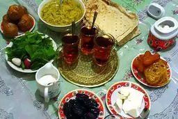 ۱۰ راهکار طب ایرانی- اسلامی برای ماه رمضان؛ بین افطار و شام فاصله نیندازید