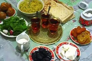 ۱۰ راهکار طب ایرانی- اسلامی برای ماه رمضان؛ بین افطار و شام فاصله نیندازید