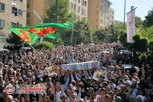 روزه‌داران تهرانی با پیکر مطهر سردار مدافع حرم وداع کردند