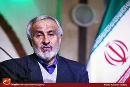 یک کارمند در جلسه هیئت عالی نظارت مجمع تشخیص، مجلس را به مضحکه گرفته است