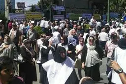 تجمع معلمان حق‌التدریس مقابل مجلس/ 