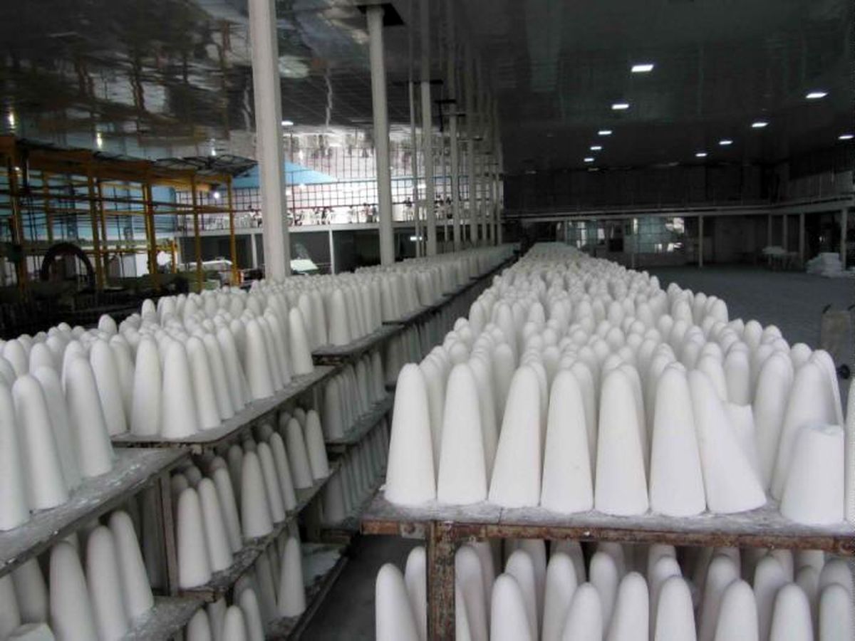 ۱۵۰۰ کارگر کارخانه‌های قندی در آستانه بیکاری قرار دارند!/ از ۸۰۰ هزار تن شکر وارداتی تنها ۵۵ هزار تن آن به کارخانه‌های ما رسید