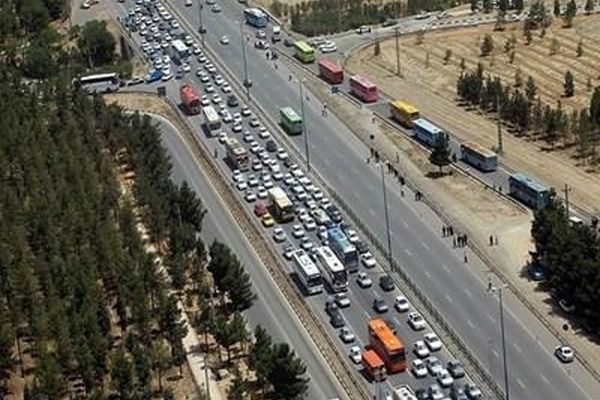 آخرین وضعیت محورهای مسدود کشور/ ترافیک در آزاد راه کرج- قزوین و کرج- تهران نیمه سنگین