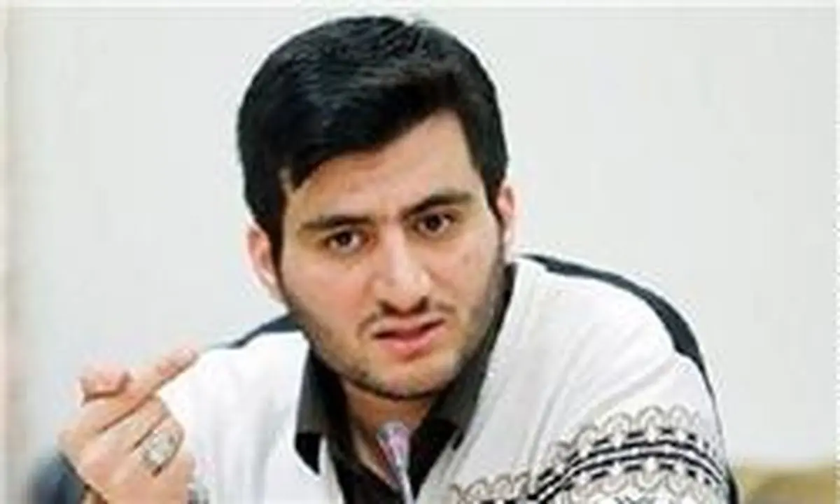 مسئولان اگر قانون اساسی و اصول بدیهی نظام را قبول ندارند کرسی‌های اجرایی را واگذار کنند