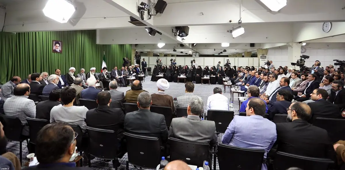 من همان بغضم که در یک شیشه جا خوش کرده بود