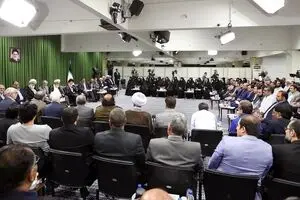من همان بغضم که در یک شیشه جا خوش کرده بود