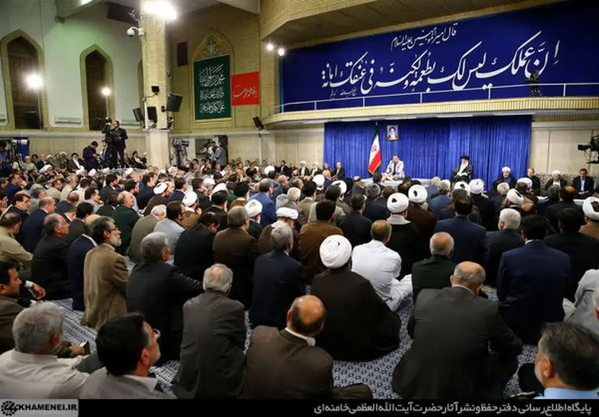مسئولان، کارگزاران نظام و جمعی از مدیران ارشد دستگاه‌های مختلف کشور دوشنبه شب با رهبر انقلاب دیدار کردند