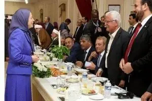 معارضین سوری سر سفره افطار منافقین + عکس