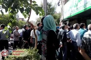 هم‌اکنون - تجمع سپرده‌گذاران موسسه مالی اعتباری ثامن در خیابان سبلان جنوبی