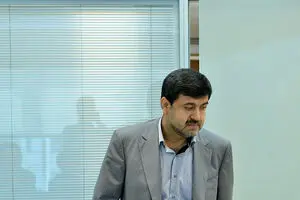 دفاع ناشیانه مدیرعامل بانک پارسیان از سیف: موسسات غیرمجاز در دولت‌های قبل تاسیس شدند!