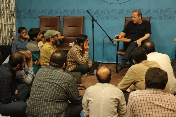 فیلمساز انقلابی را مزاحم می‌دانند/ "آتش به اختیار" یعنی برای خدا فیلم بسازید