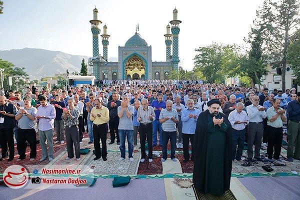 اقامه نماز عید سعید فطر در آستان مقدس امامزاده پنج تن لویزان
