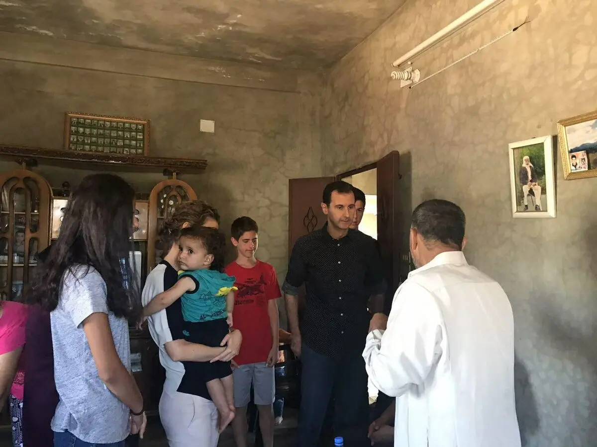 بازدید بشار اسد از خانواده شهدا و مجروحان جنگ سوریه +عکس