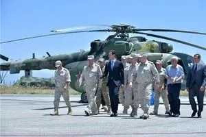 بازدید بشار اسد از پایگاه نظامی 