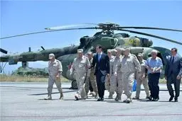 بازدید بشار اسد از پایگاه نظامی 