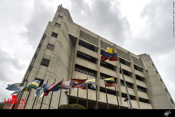 دادگاه عالی ونزوئلا هدف حمله یک بالگرد قرار گرفت/ مادورو: این اقدام تروریستی بوده؛ به مخالفان اعلان جنگ می‌کنیم+فیلم