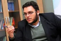 عده‌ای در شرایط خاص پشت موشک‌ها و سربازان سپاه پنهان می‌شوند