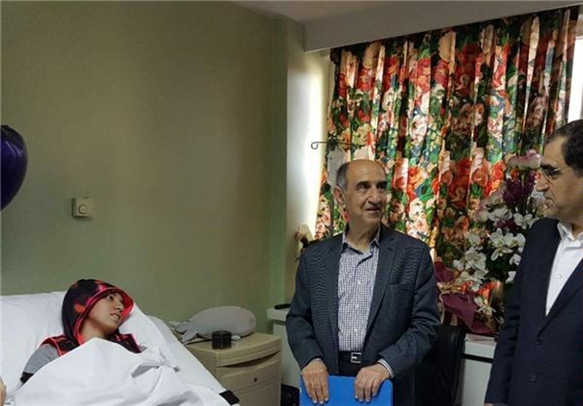 عیادت وزیر بهداشت از کیمیا علیزاده+عکس