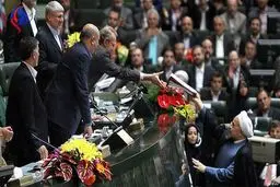 رئیس‌جمهور در مراسم تحلیف فهرست وزیران را به مجلس ارائه می‌کند/ سه زن در فهرست کابینه دوازدهم قرار دارد