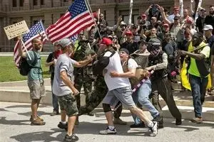 مردم سراسر آمریکا خواستار استیضاح ترامپ شدند + تصاویر