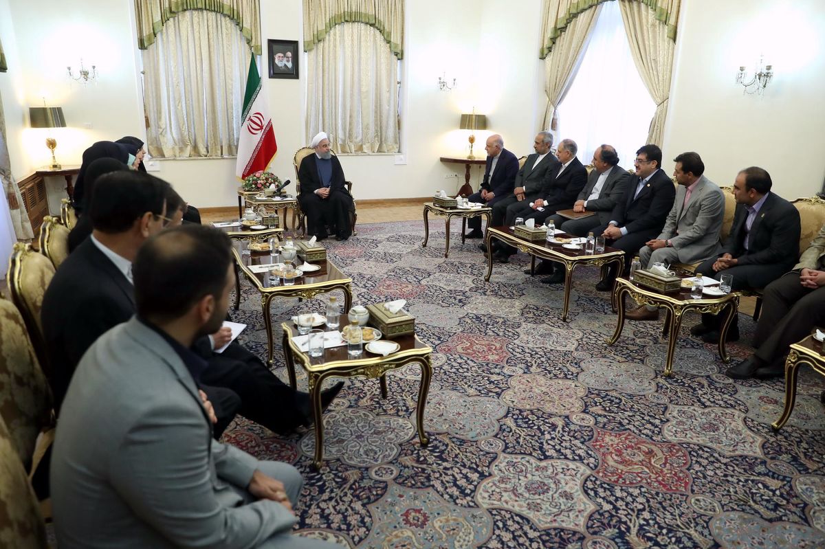 تقدیر روحانی از وزیر و دست اندرکاران قرارداد توسعه فاز ۱۱ پارس جنوبی