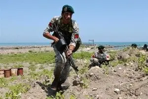 اجرای عملیات نفوذ به ساحل توسط تکاوران نداجا در رزمایش اقتدار ۹۶ + تصاویر