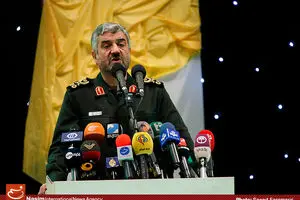 سرلشکر جعفری: صلح وقتی معنا دارد که دشمن از جنگ با ما بترسد/ صلح با مذاکره صرف به دست نمی‌آید