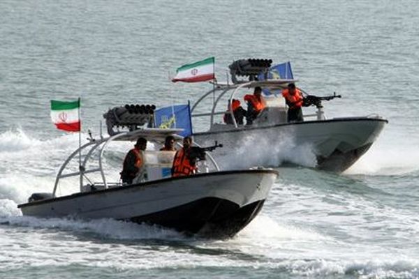 توقیف یک فروند لنج عربستانی در آب‌های ایران/ تحقیقات از ۴ خدمه شناور ادامه دارد