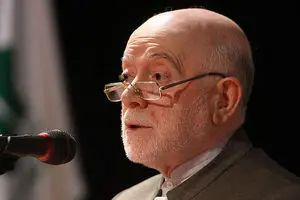 دولت نباید متن قرارداد با توتال را برای نمایندگان مجلس محرمانه بگذارد