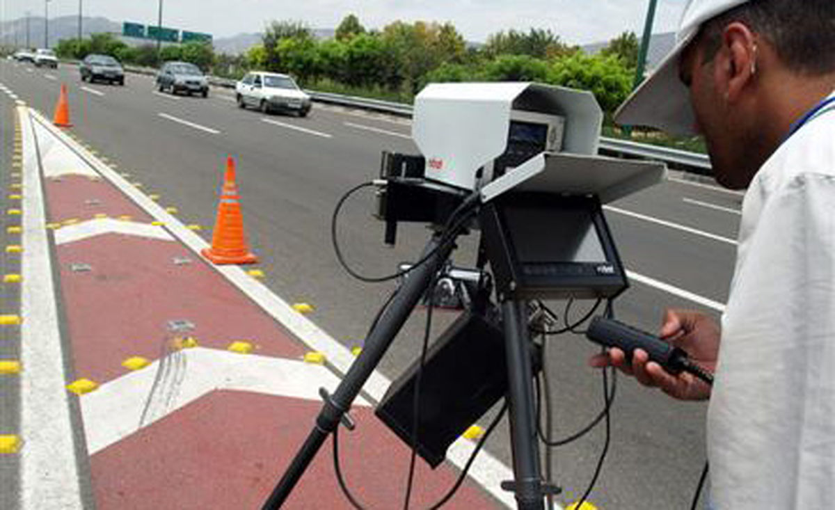 جزئیات دوربین جدید پلیس برای ثبت تخلفات درون خودرو از مکالمه تلفنی تا خوردن هنگام رانندگی