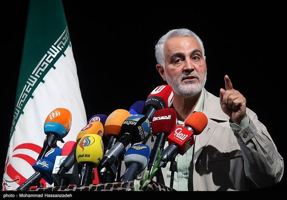 سردار سلیمانی: برخی مشکلات فقط با دیپلماسی حل نمی‌شود/ وزارت دفاع ایران سه شیفته برای عراق سلاح تولید و ارسال کرد