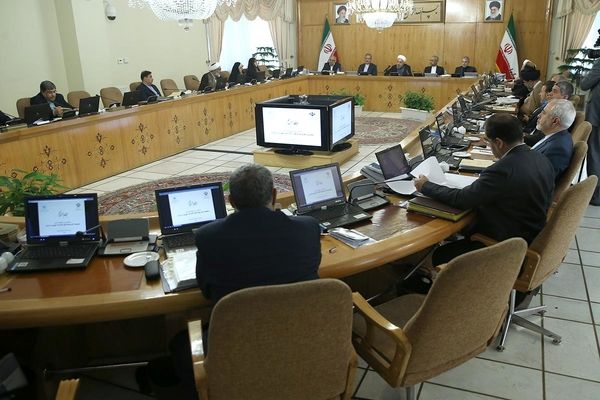گزارش سیف از موسسات مالی و اعتباری غیرمجاز به روحانی و هیأت وزیران