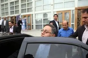 روزنامه نزدیک به مشاور اقتصادی روحانی بانک مرکزی را از لیست اولویت‌های تغییر در دولت حذف کرد!