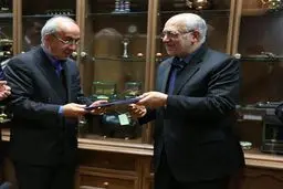 بگو مگوی نعمت‌زاده با رئیس سازمان ایدرو/ وزیر صنعت: اگر ما مسئولان نمی‌توانیم مشکل را حل کنیم باید صندلی و میز خود را واگذار کنیم!