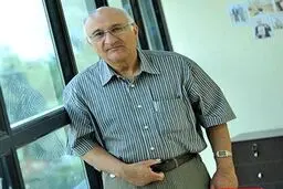 طبیبیان: روحانی یک تیم اقتصادی جسور برای دولت دوازدهم انتخاب کند/ مدیران بانک مرکزی، سازمان برنامه و وزارت اقتصاد کارآمد نیستند