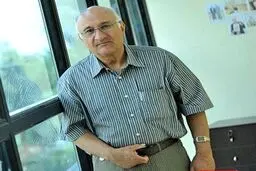 طبیبیان: روحانی یک تیم اقتصادی جسور برای دولت دوازدهم انتخاب کند/ مدیران بانک مرکزی، سازمان برنامه و وزارت اقتصاد کارآمد نیستند