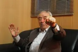 مشکلات بانکی و سرمایه‌گذاری بعد از برجام حل نشد/ جنس می‌خواهیم، اما چگونه پول خارجی‌ها را بدهیم!