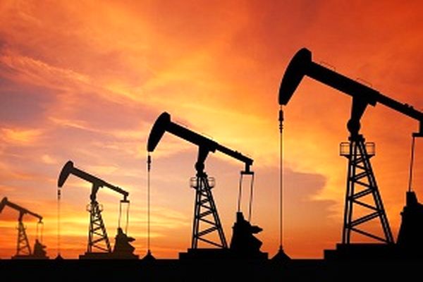 کاهش بهای نفت در پی افزایش حجم تولید اوپک